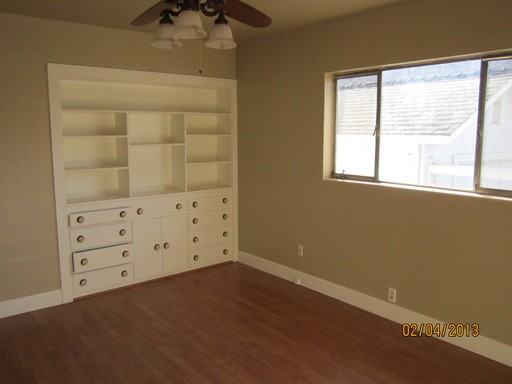 501 Grove St - Photo 3 of 6