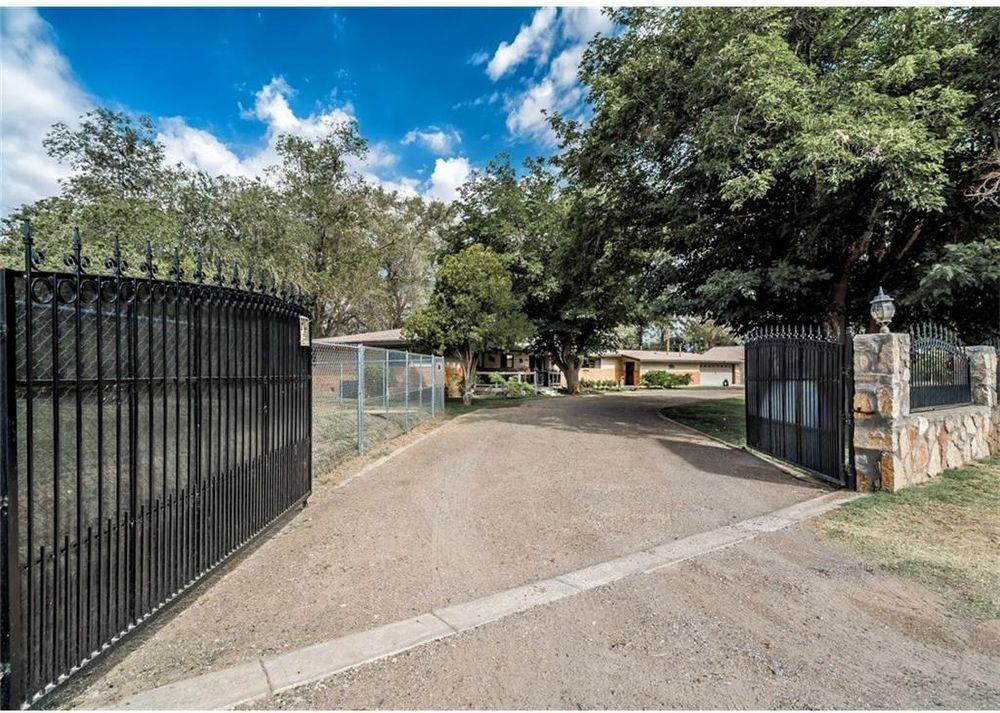 5747 Montoya Dr - Photo 2 of 23