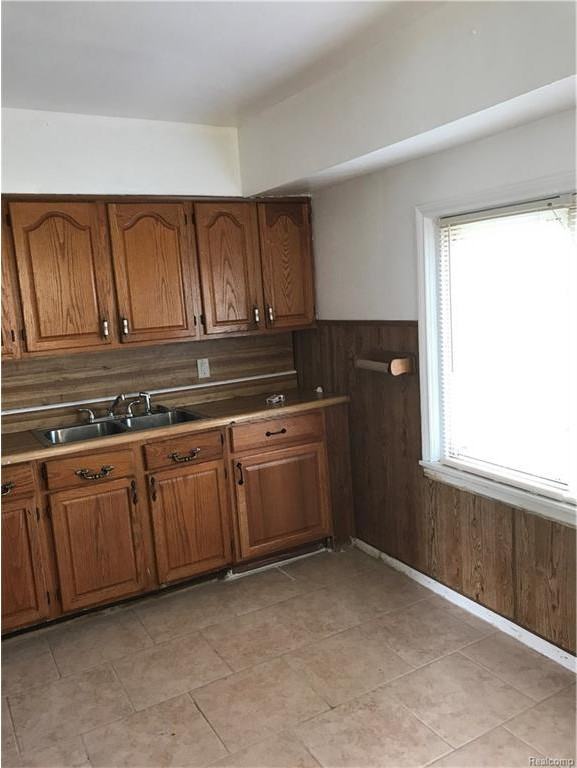 19100 Harman St - Photo 2 of 13