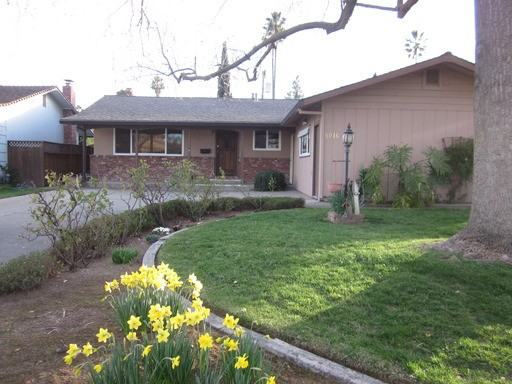 9016 Fashion Dr - Photo 2 of 6