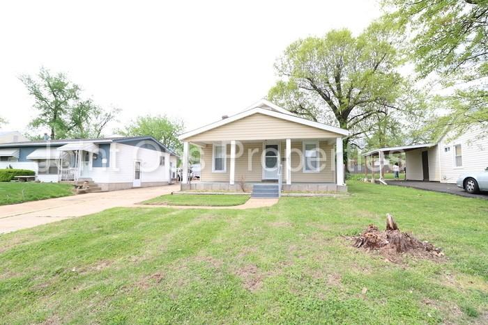 221 La Motte Ln - Photo 2 of 26