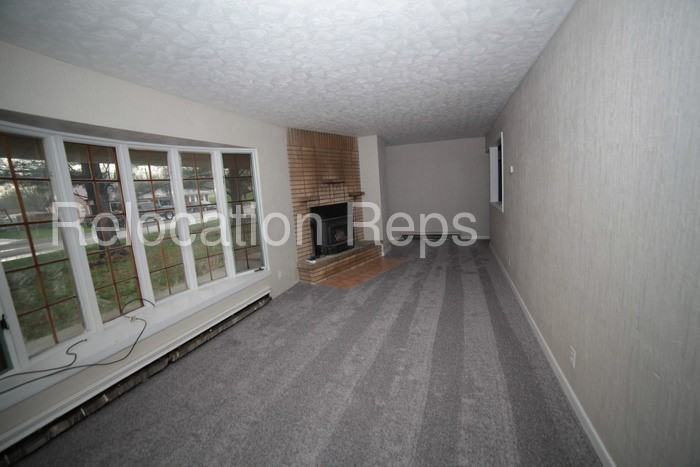 7 Pine Crest Ct - Photo 3 of 12