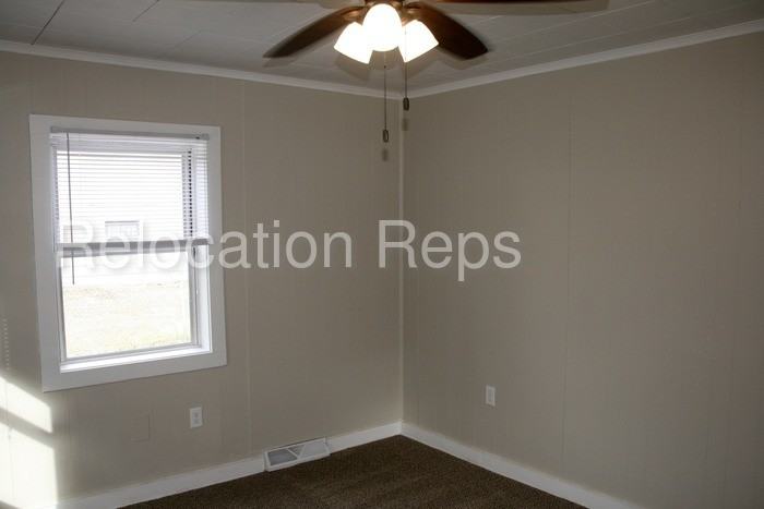 818 3rd St - Photo 2 of 8