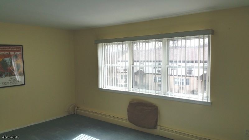 100 Treetop Ct - Photo 2 of 13