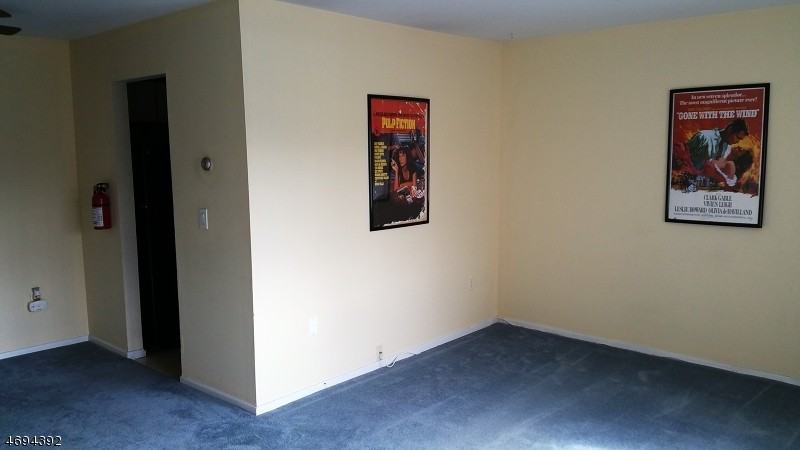 100 Treetop Ct - Photo 3 of 13