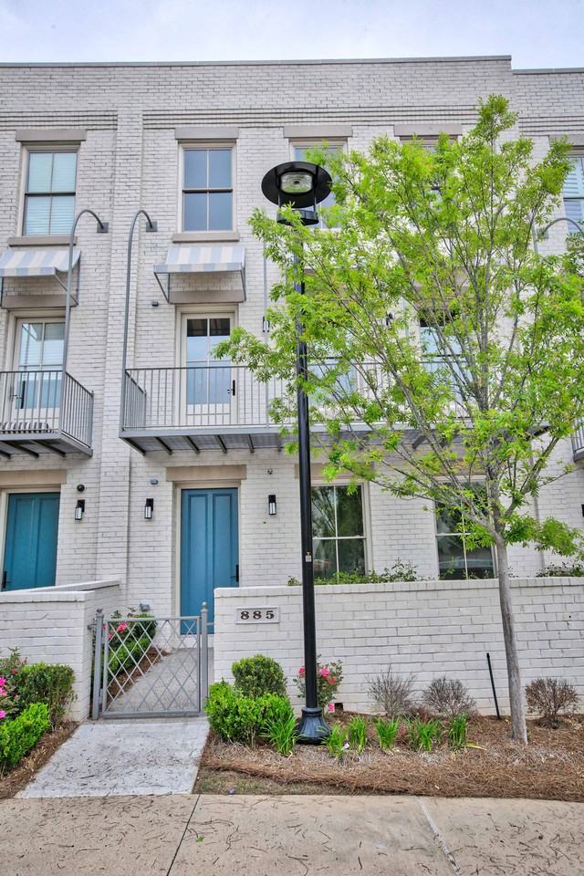 885 3rd St - Photo 2 of 50