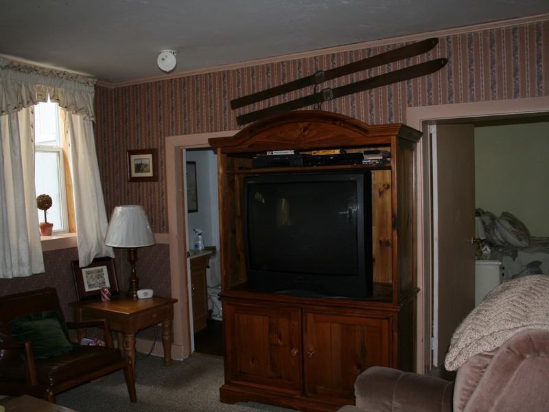 550 Main St - Photo 3 of 8