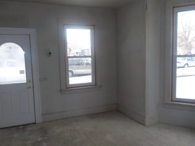 312 W Bucyrus St - Photo 2 of 8