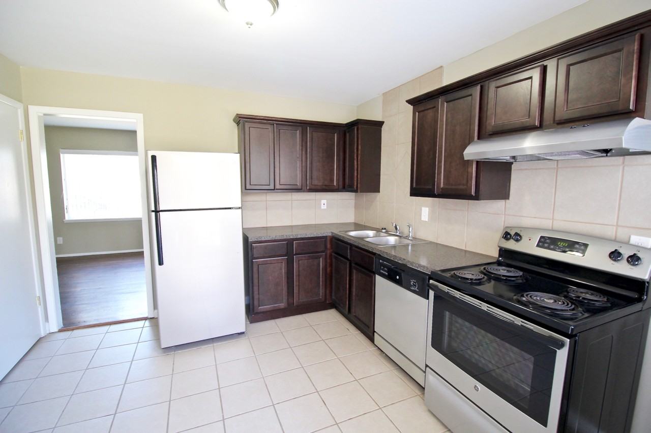 8821 Flora Ave - Photo 3 of 19