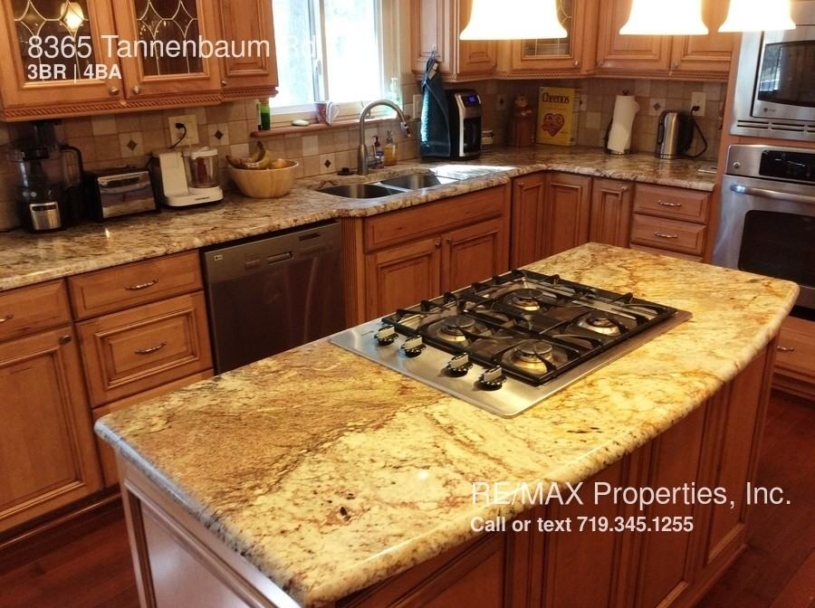 8365 Tannenbaum Rd - Photo 3 of 47