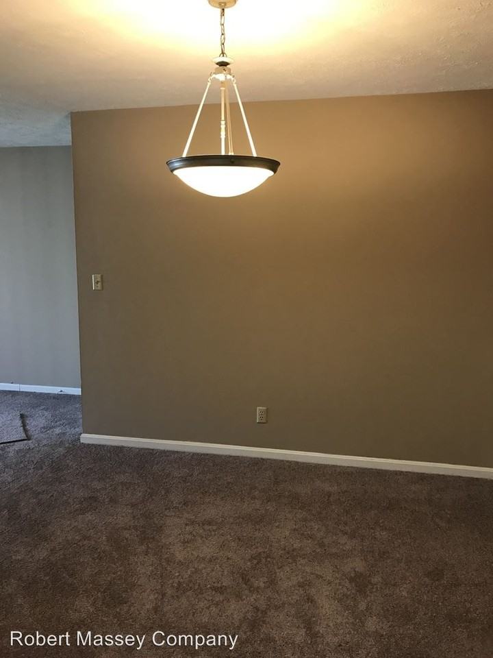 305 Highwood Dr - Photo 2 of 10