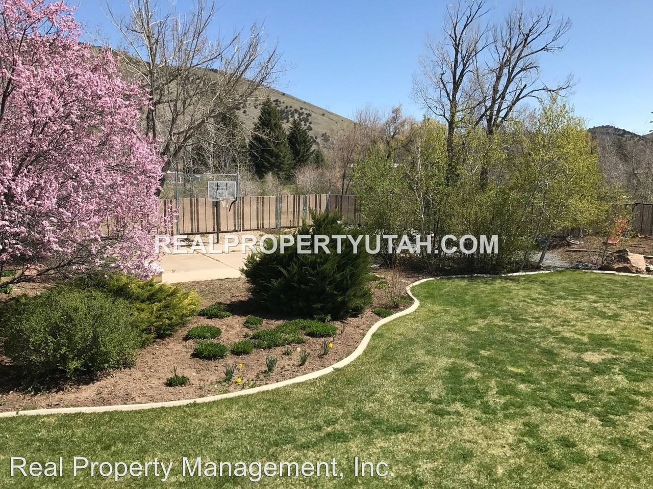 290 N State St - Photo 3 of 41