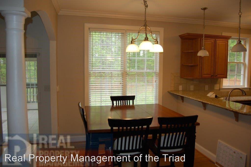 8916 Grove Park Dr - Photo 2 of 23