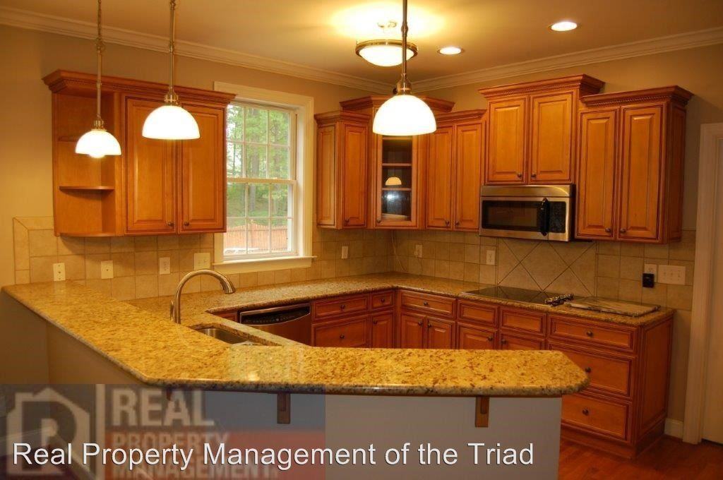 8916 Grove Park Dr - Photo 3 of 23