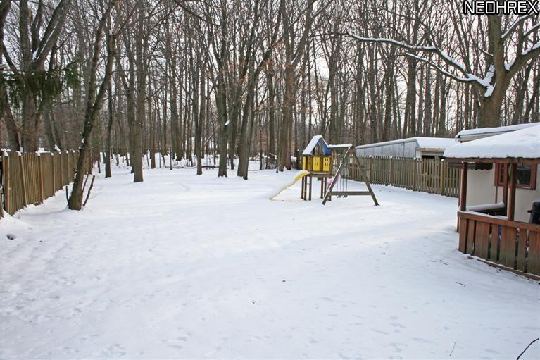 745 Wellmon St - Photo 3 of 16