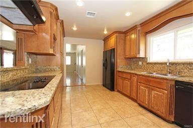 1863 Oxford Ave - Photo 3 of 14