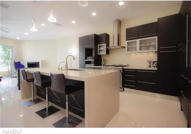 3121 NE 26th St - Photo 2 of 29