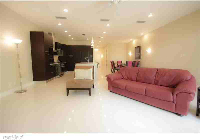 3121 NE 26th St - Photo 3 of 29