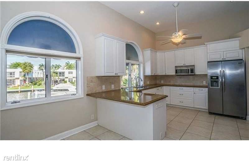 3109 NE 26th St - Photo 3 of 35