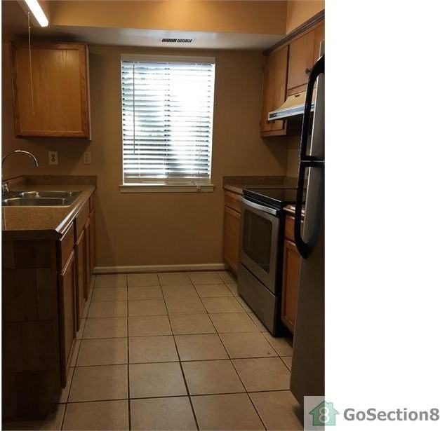 1030 N Green Dr - Photo 2 of 6