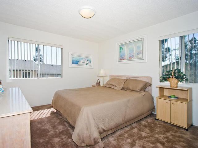 12840 Mapleview St - Photo 3 of 18