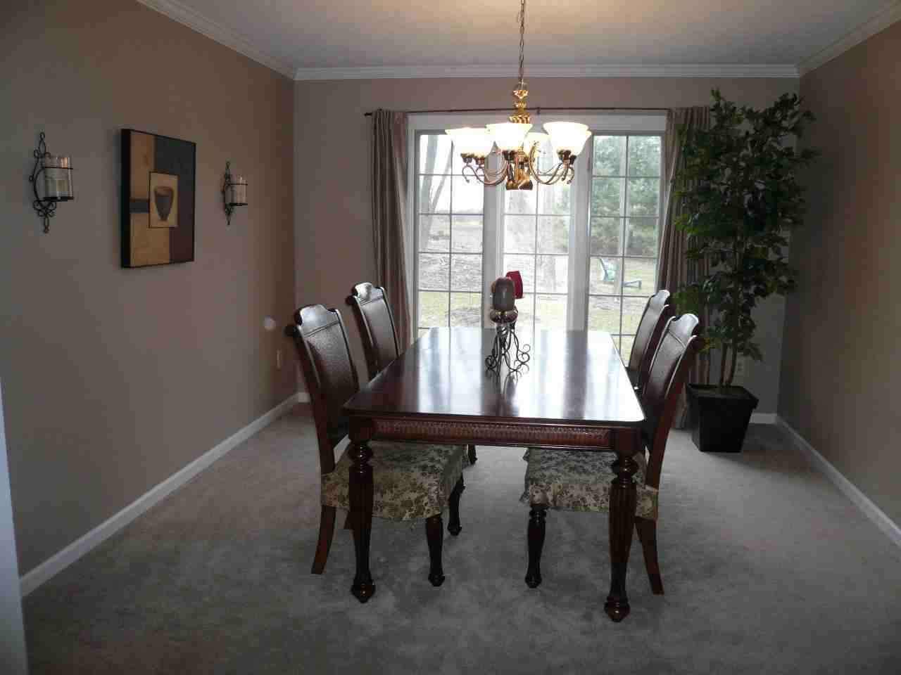 125 Westminster Dr - Photo 3 of 9