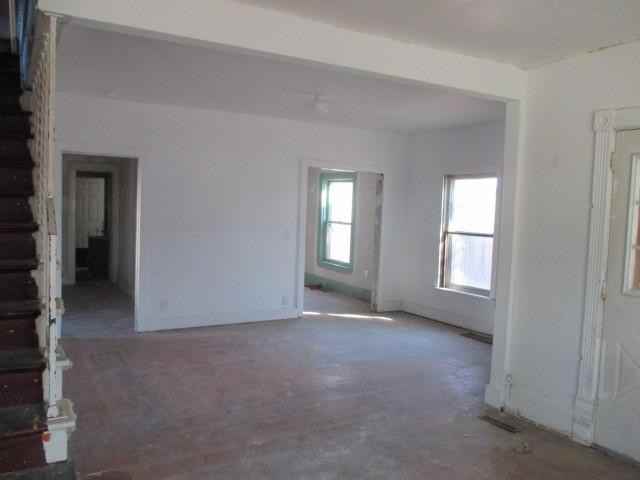 526 Fletcher St - Photo 3 of 8
