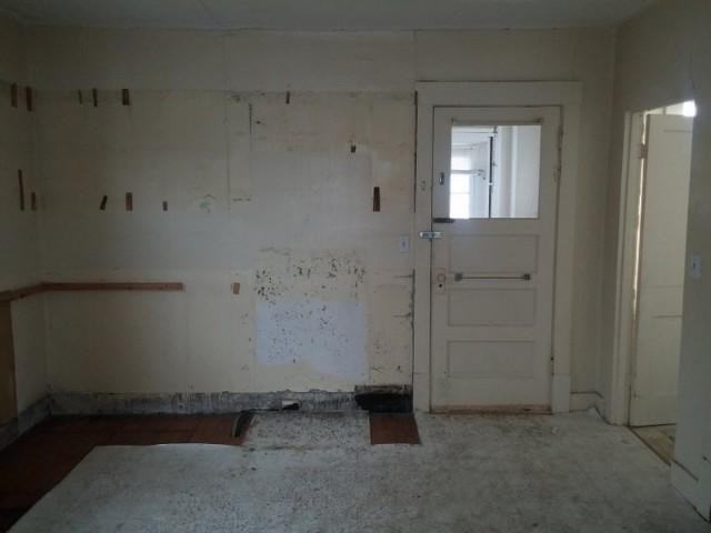 211 4th St - Photo 2 of 5