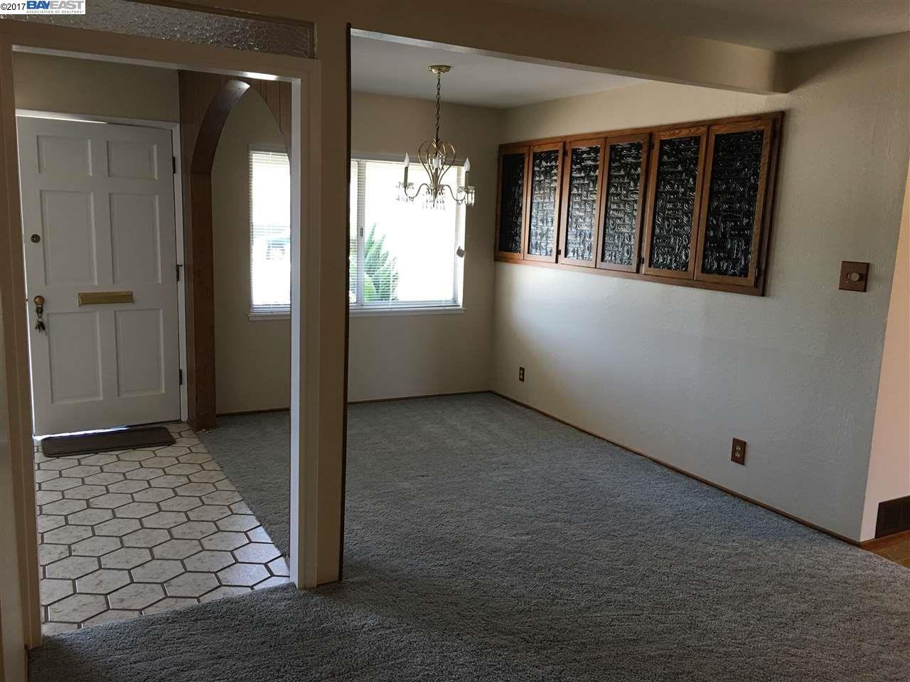 911 Malcolm Ln - Photo 3 of 22