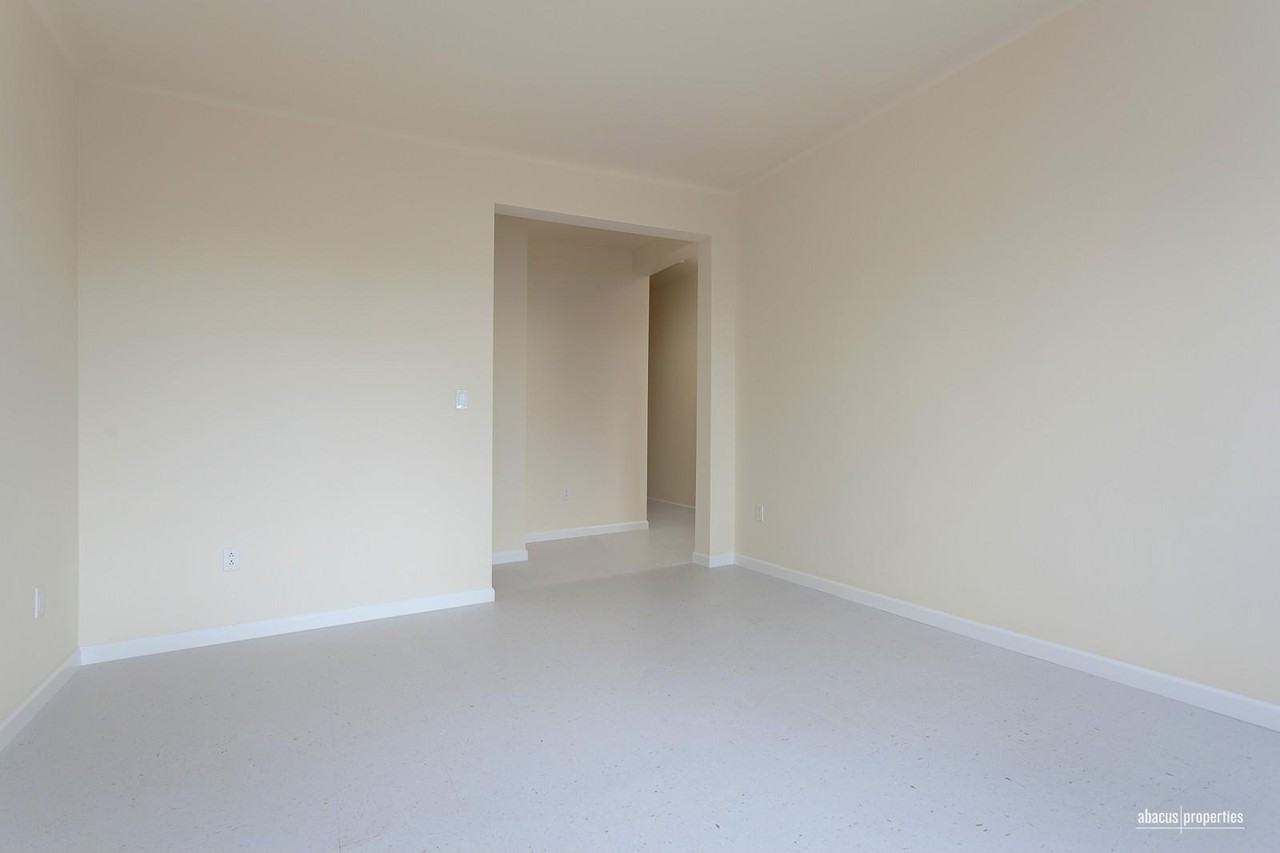 1618 Beverley Rd #18 - Photo 2 of 10