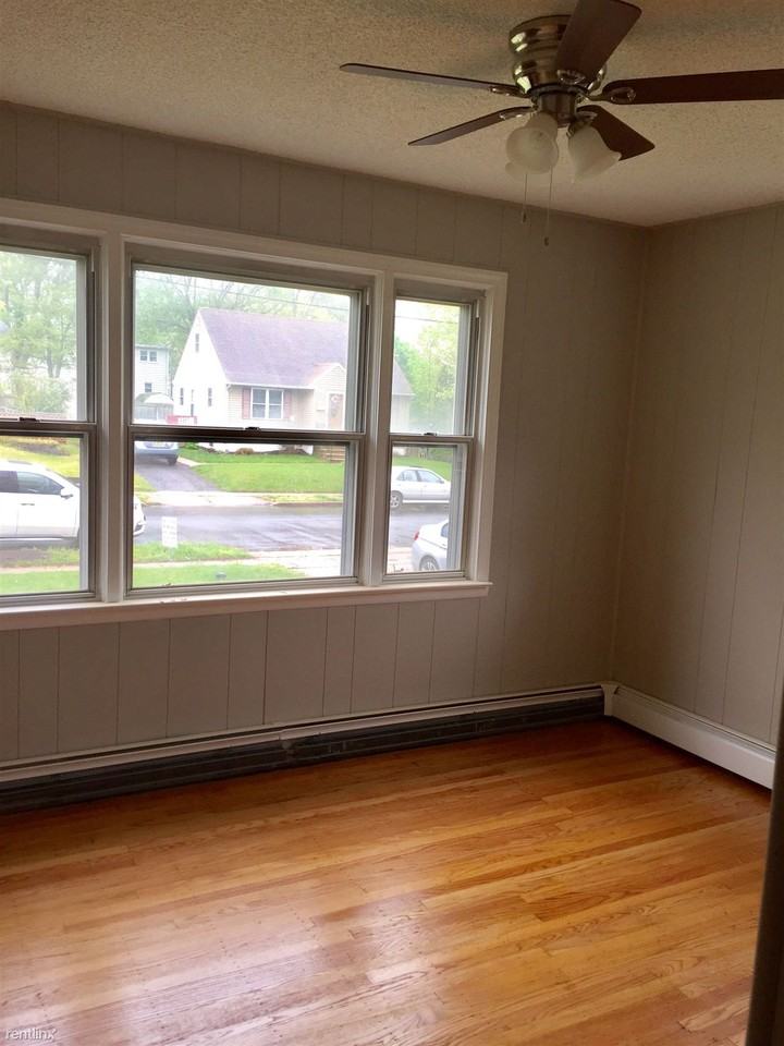 505 Brooke Ave - Photo 3 of 8