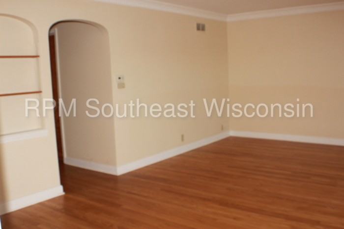 3219 W Ruskin St - Photo 2 of 10