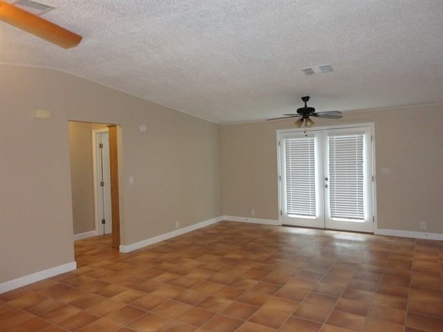 13227 Lisa Dr - Photo 3 of 14