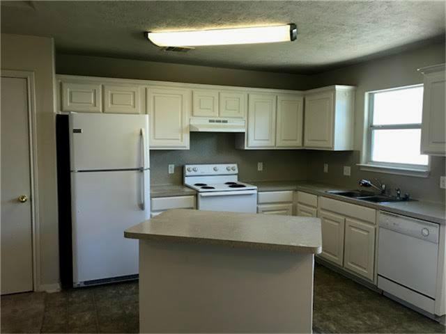 16229 Summerset Estates Blvd - Photo 3 of 16