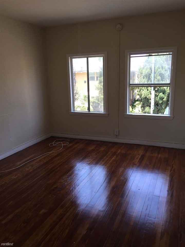 848 W 23rd St - Photo 3 of 5