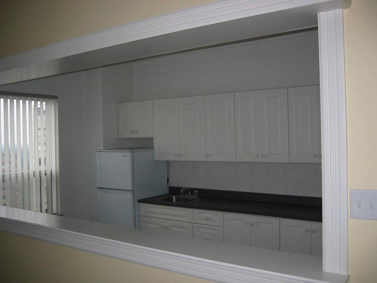 220 Eglinton Ave Apartments in Chaplin Estates, Toronto, ON M4R 1A7