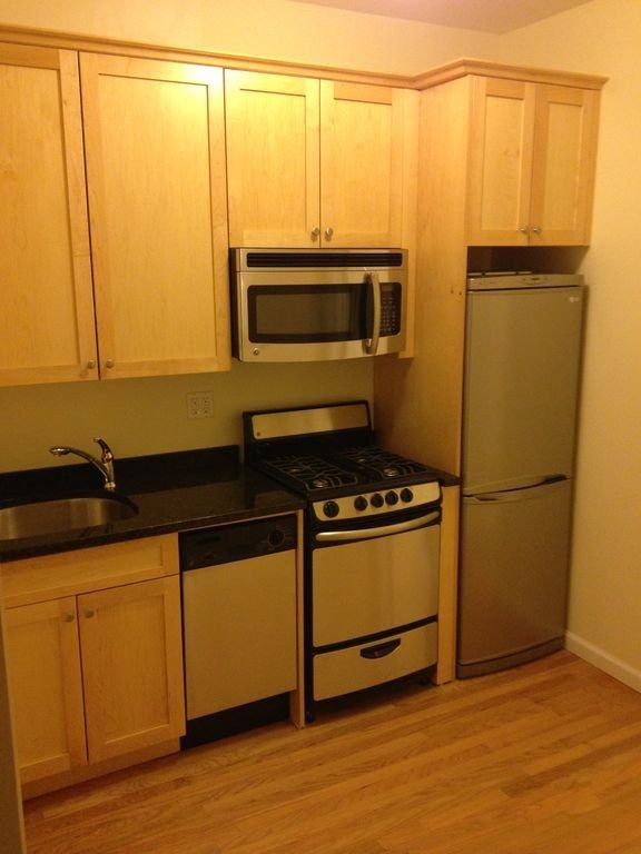 13 East 7th Street - Photo 4 of 7