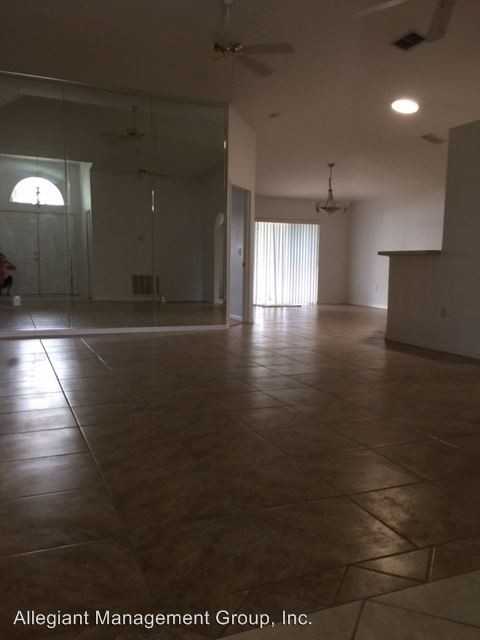 2471 Brookshire Cir - Photo 2 of 20