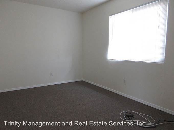 909 S 43rd St - Photo 2 of 6