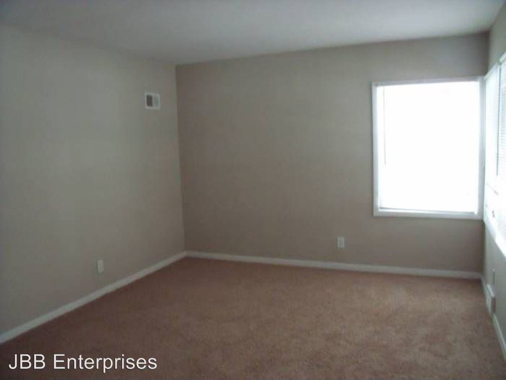 610 16th St - Photo 2 of 10