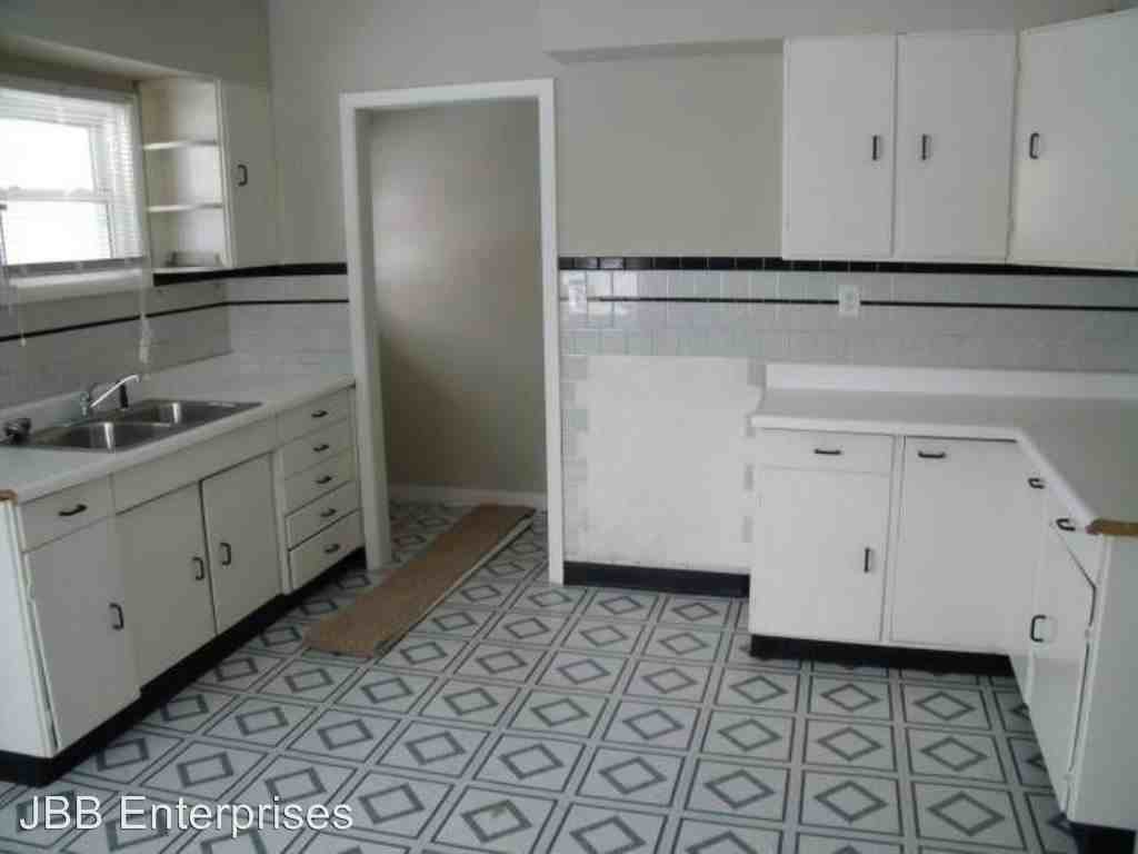 610 16th St - Photo 3 of 10