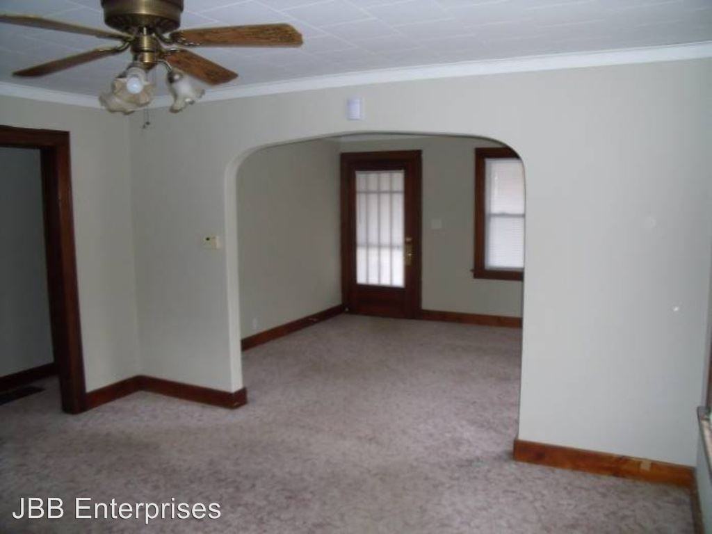 932 42nd Ave - Photo 2 of 4