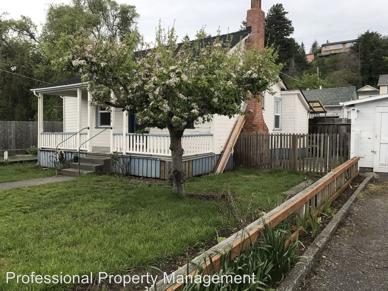 1036 O St - Photo 2 of 19