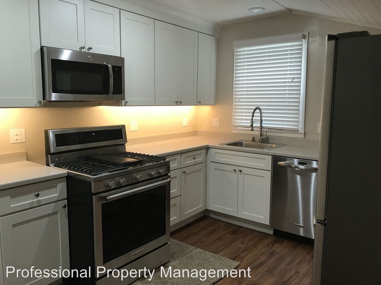 1036 O St - Photo 3 of 19