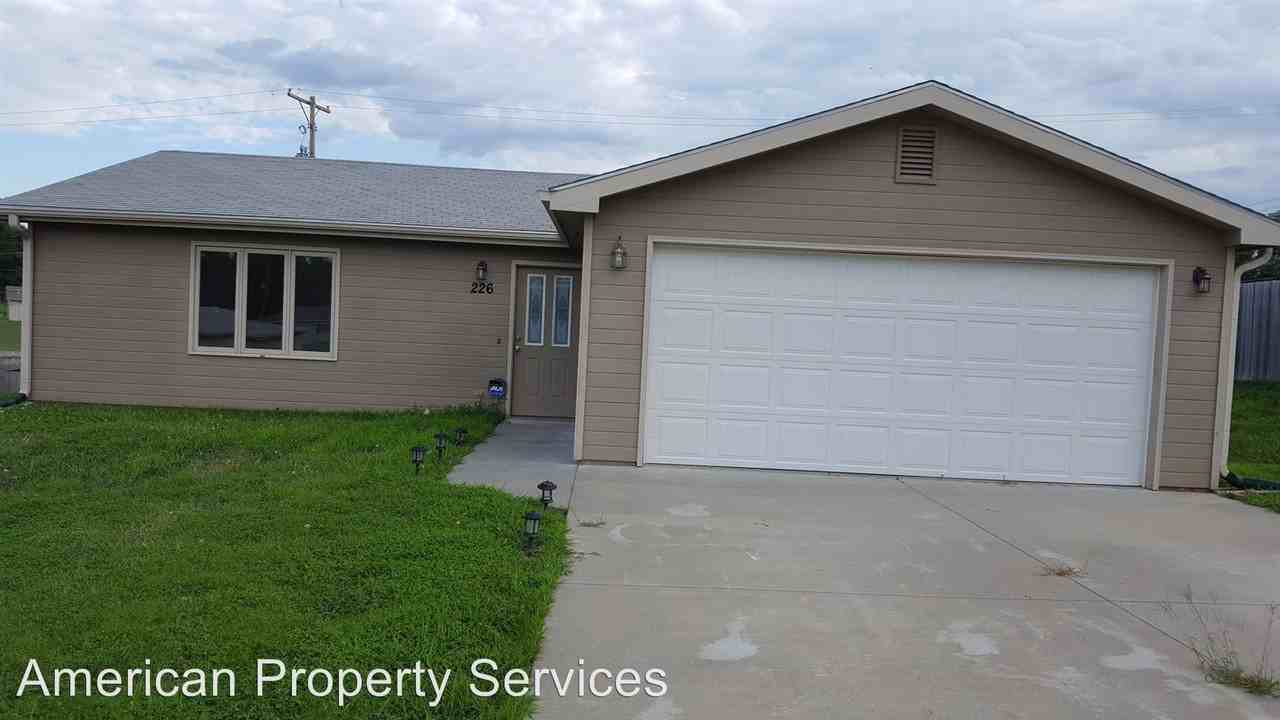 226 William Dr - Photo 2 of 15