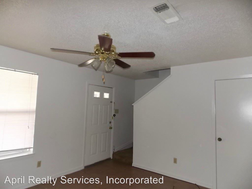 200 Laurel Dr - Photo 3 of 7