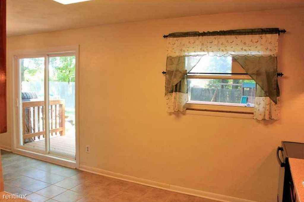 148 Grace Dr - Photo 2 of 3