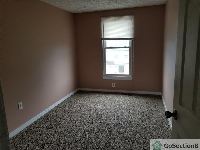 27 Clearwater Ct - Photo 2 of 12