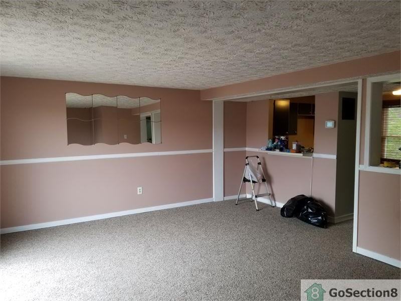 27 Clearwater Ct - Photo 3 of 12