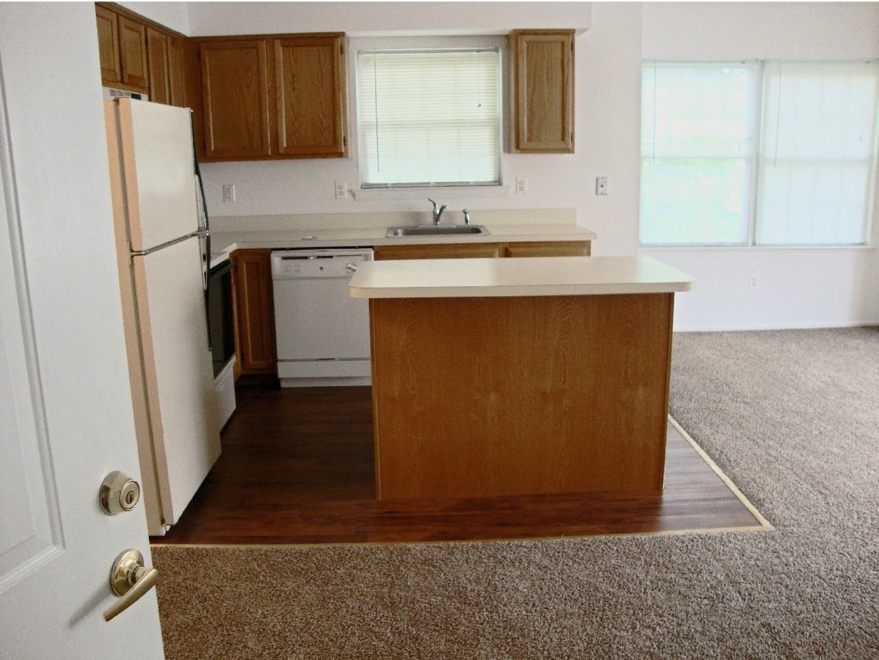 Woodbridge at Farmingdale Apartments - Photo 3 of 7